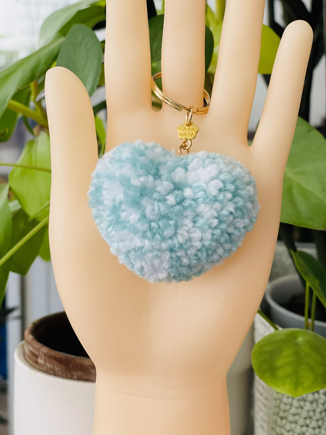 Majesté Givrée - Porte-clé pompon coeur - M