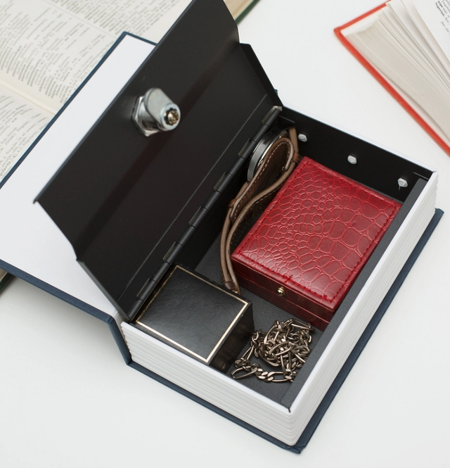 Petit coffre-fort en forme de livre