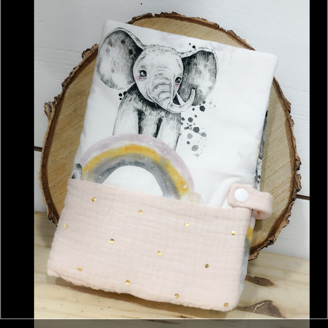 Carnet santé éléphant arc en ciel 