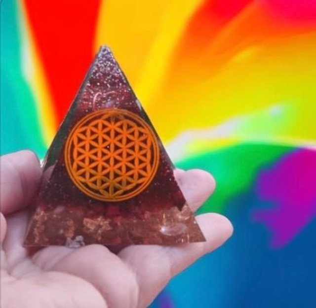 Orgonite pyramide Jaspe rouge