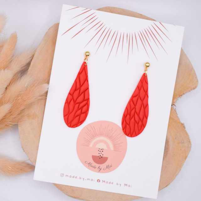 Boucles d'oreilles rouges en pâte polymère
