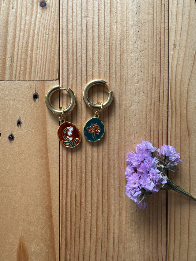 Boucles colorées émail 