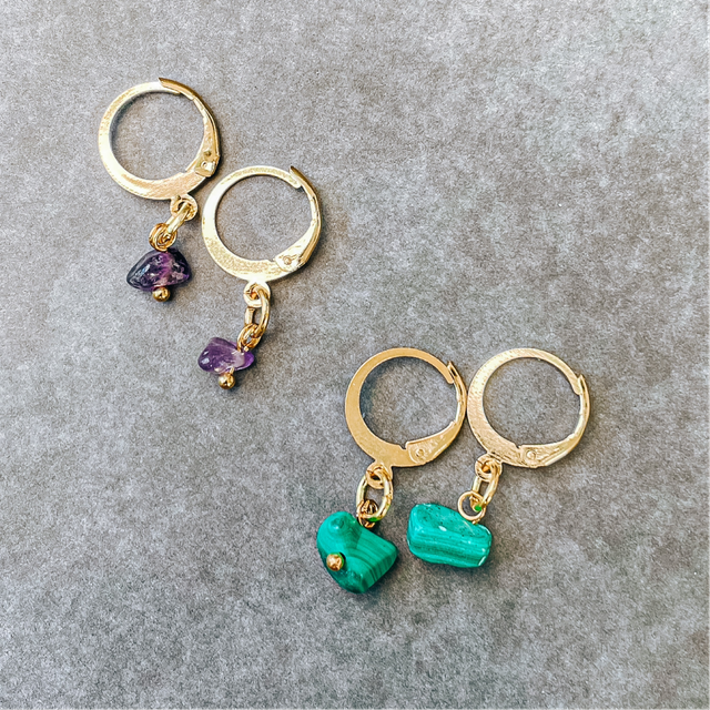 Goldene Tiny Ohrringe mit Amethyst 