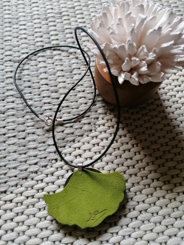 Pendentif en émail à la façon Léon Jouhaud