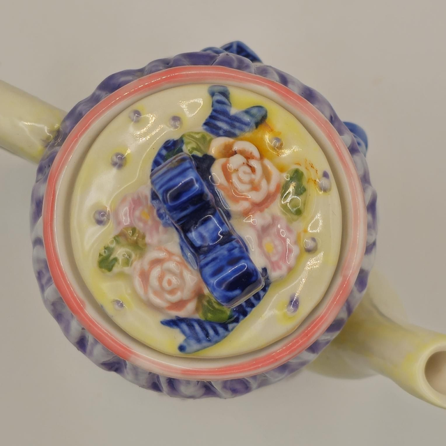 Petite théière à froufrous