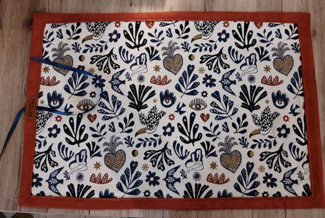 Tapis d'oracles Mages bleus fond blanc/Terra Cotta 