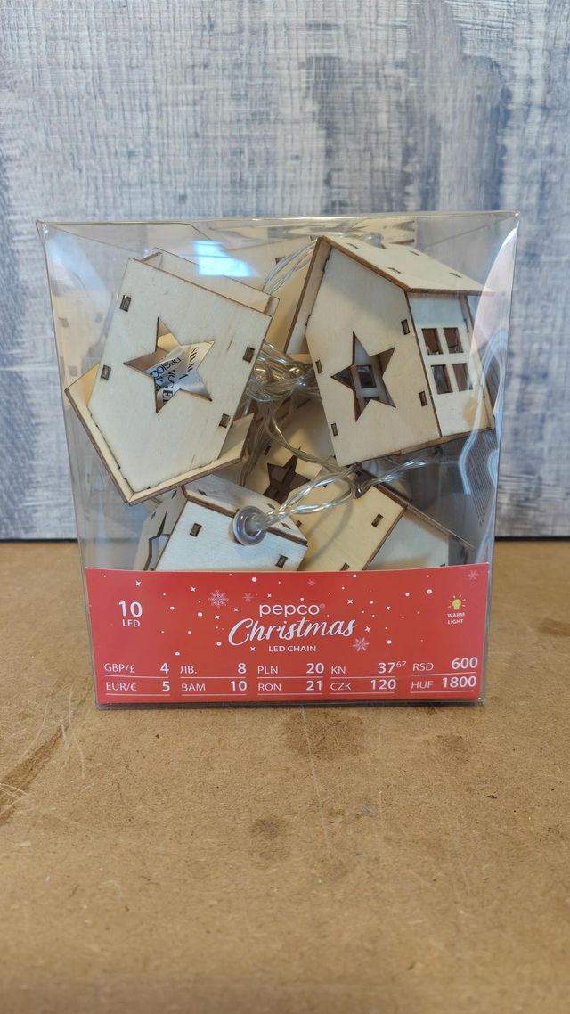 Lichterkette mit kleine Holzhäuser 