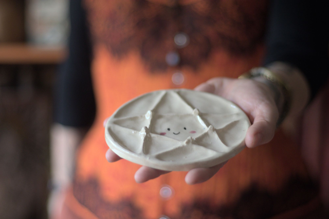Palette en céramique, petit pentacle souriant