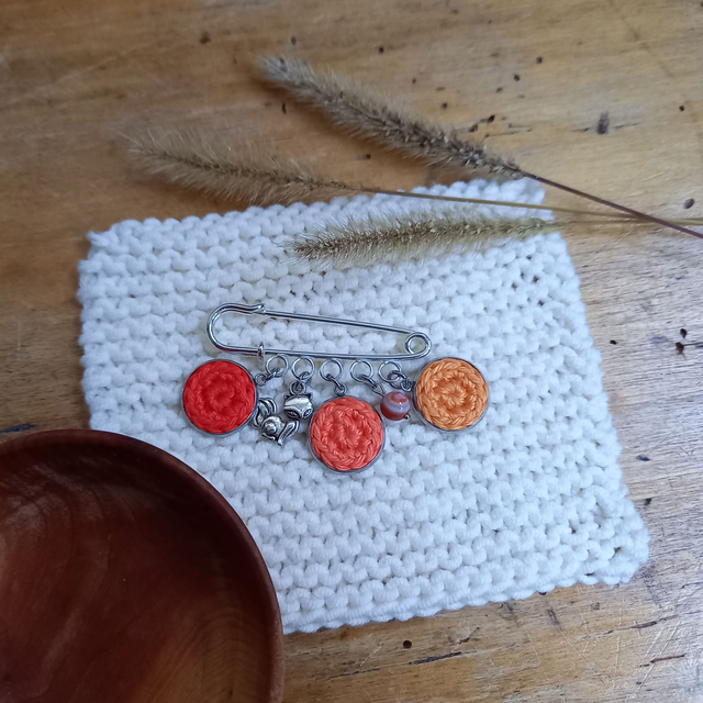 Broche orange et argentée - Renard