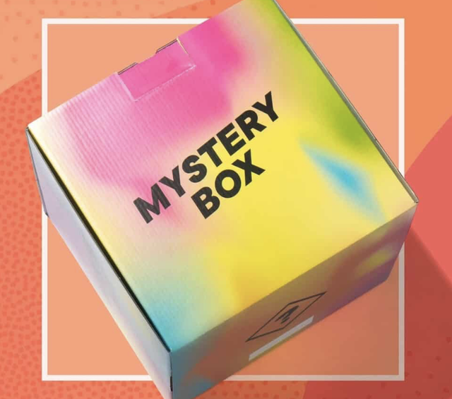 Box Mystère. L’abonnement 6 mois l “La super Curieuse” 