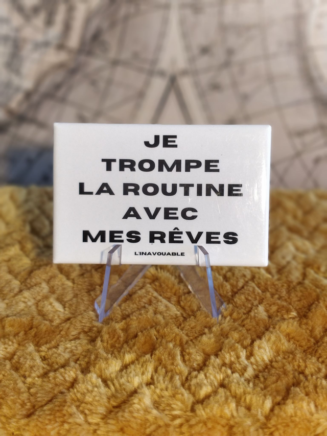 MAGNET "JE TROMPE LA ROUTINE AVEC MES REVES"