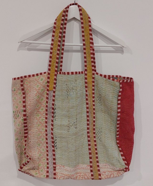 Sac kantha vintage recyclé, cabas réversible en tissu brodé fait main, pièce unique éthique et bohème