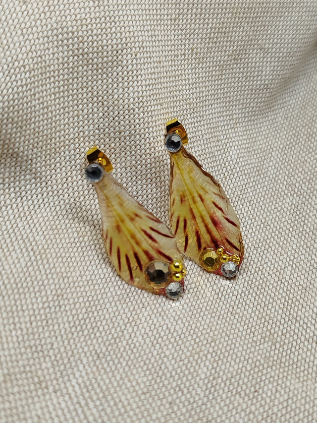 Boucles d'oreilles Théa en fleurs résinées coloris ocre