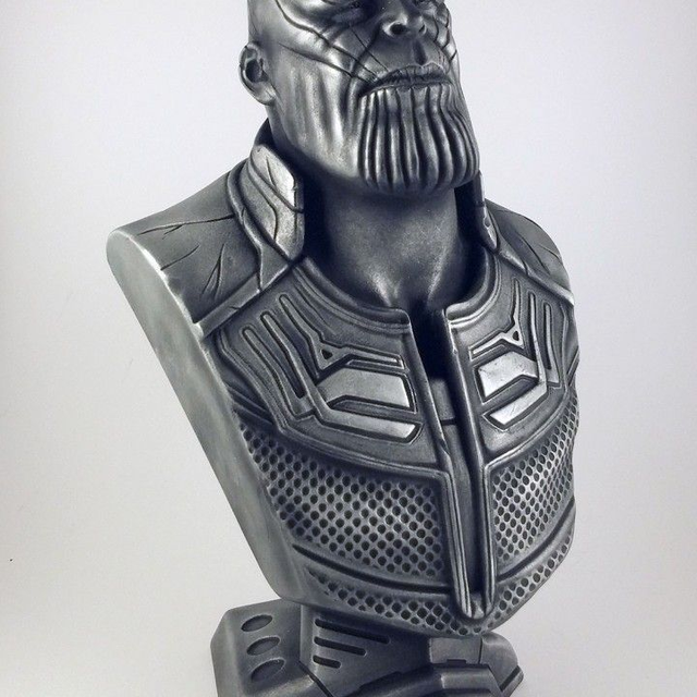 Thanos 25cm x 14cm x 12cm
