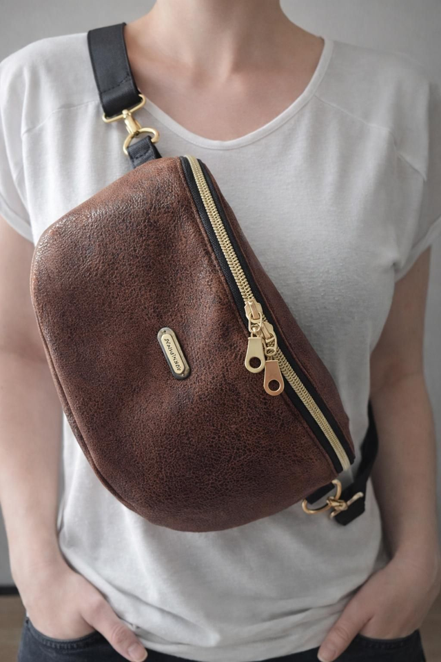 Sac banane en simili cuir marron effet vieilli 