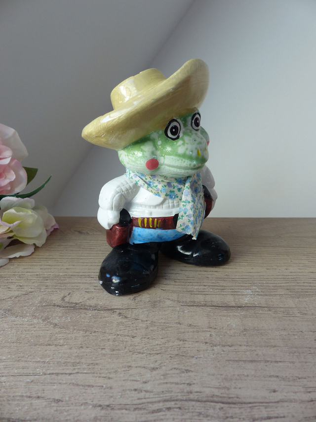 COLLECTION TIRELIRE - Figurine Grenouille Cow-Boy, Grenouille Policier, Grenouille Justicier, Grenouille avec Revolver Cadeau Ami Famille