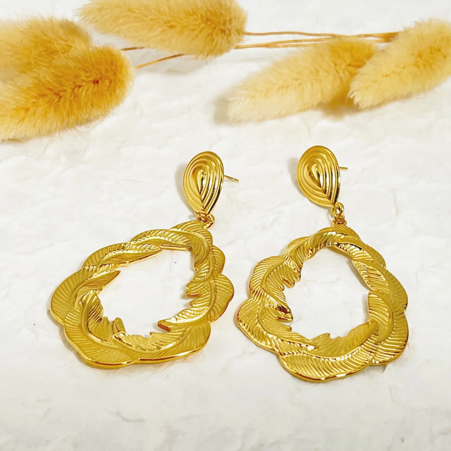 Boucles d'oreilles dorées fleur pendant