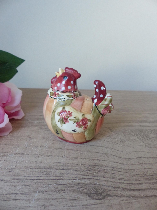 Salière ou Poivrière Vintage – Poule en Céramique Peinte Main, Motifs à Pois et Fleurs – Déco de Table Cuisine Rustique, Cadeau Champêtre