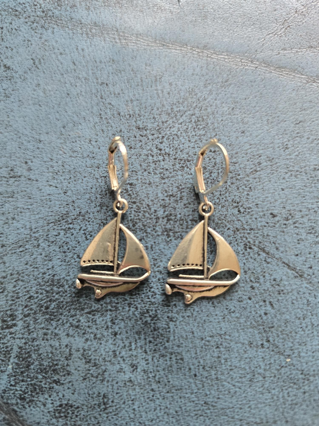 Earrings 2 sailed boat yacht patterned sail