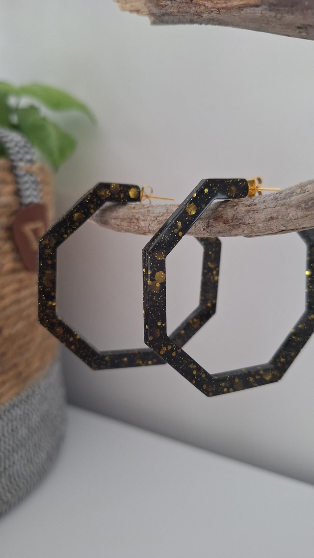 Créoles noires et paillettes dorées