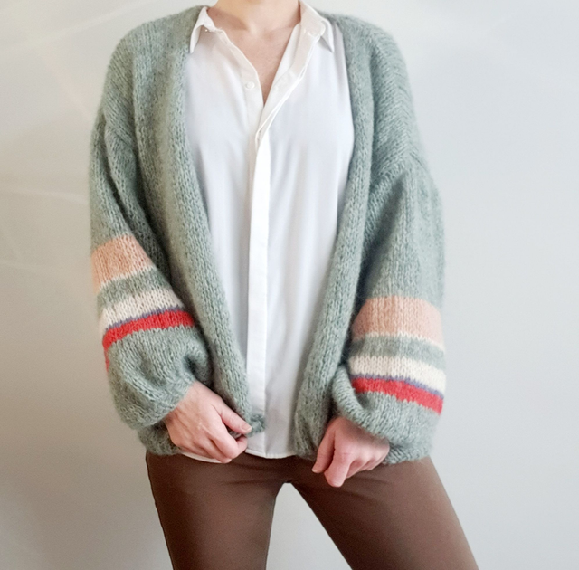 Handgebreid luxe damesvest in alpaca en zijde met vest ballonmouw