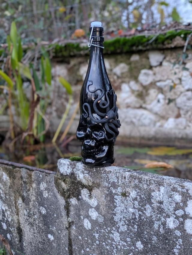 Bouteille crâne 1L bouchon mécanique noire pieuvre noire