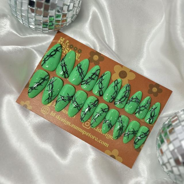 Adult Green Chain Long Pointed Press-on Nails