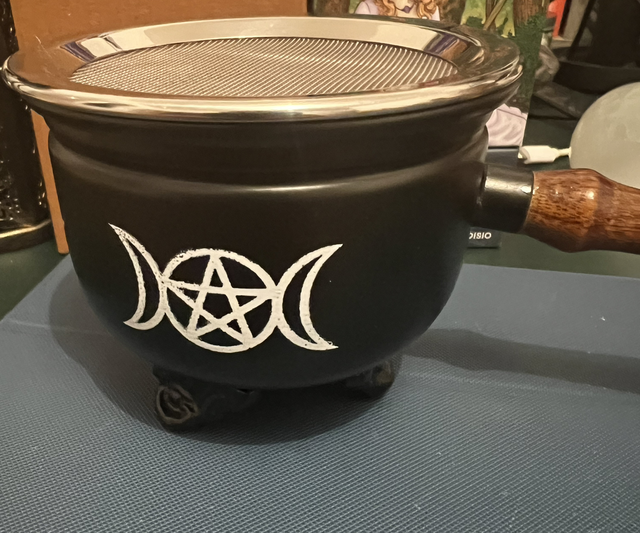 Petit chaudron avec manche