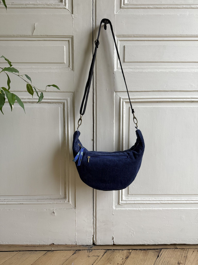 Sac Demi Lune velours côtelé - Bleu Marine- motifs PLUMES