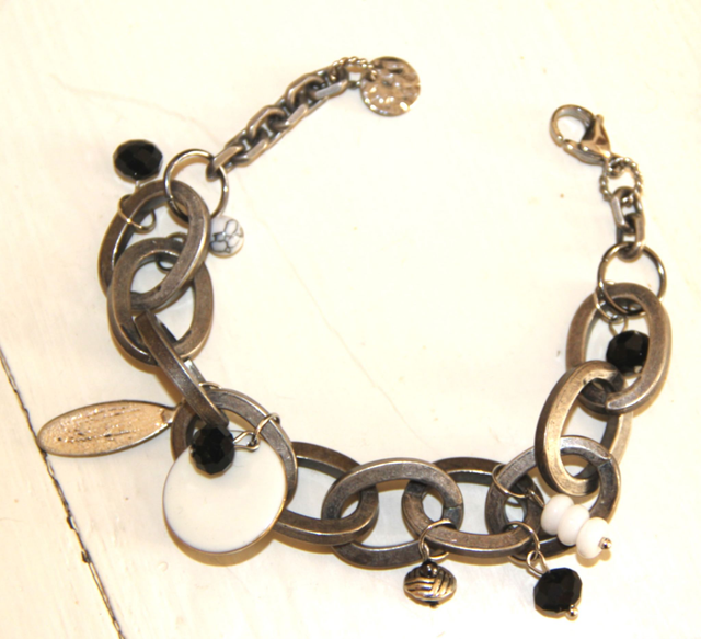 Bracelet grosse maille laiton argentée antique et breloques