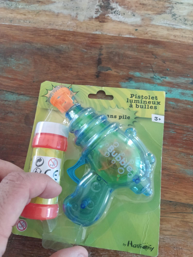 PISTOLET LUMINEUX A BULLES