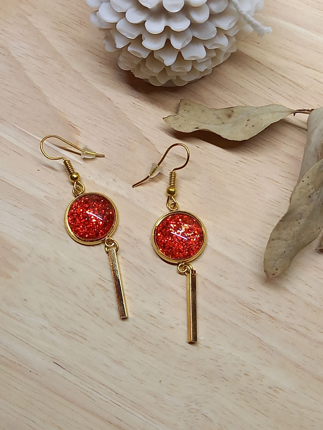 Boucles d&#039;oreilles Cabochon &quot;Paillettes&quot; -  rouge / doré / tige