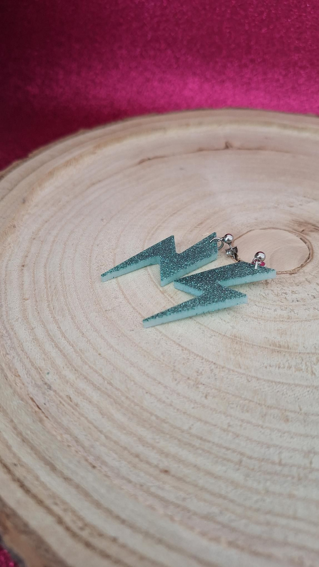 Boucles d&#039;oreilles argentées éclairs paillettes turquoises 