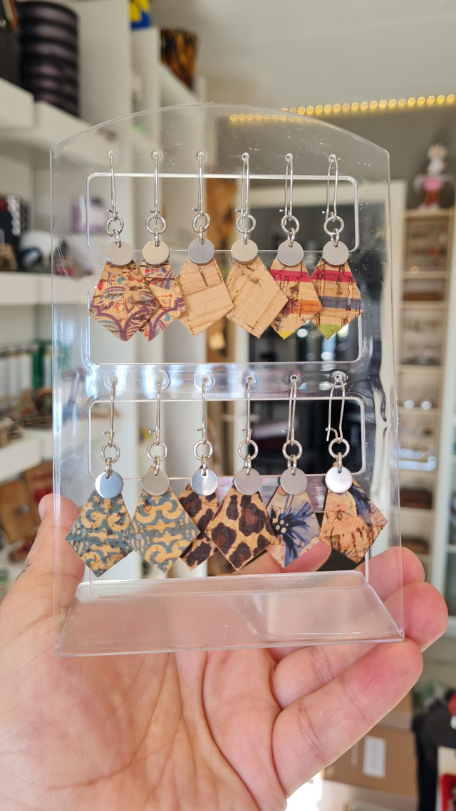 Boucles d'oreilles "Fer de lance" en tissu de liège + acier