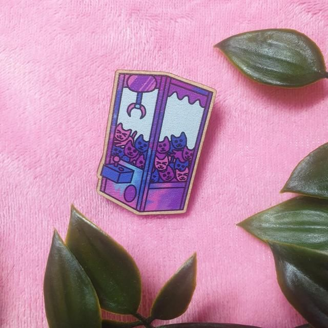 Claw Machine Wooden Pin Badge