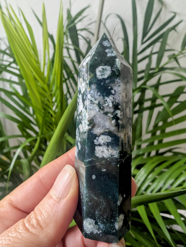 MOSS AGATE TOWER -     weight 88g / size 9x2cm