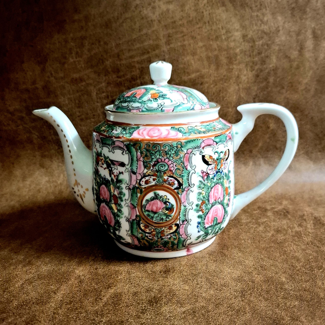 Chinese Familie Rose Medaillon theepot