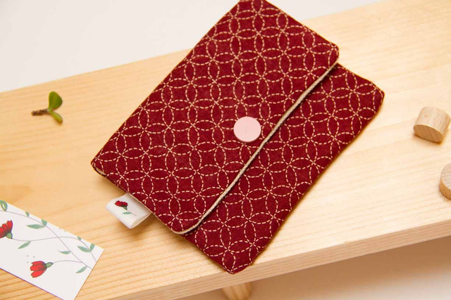 Tarjetero Simple Sashiko Rojo Granate