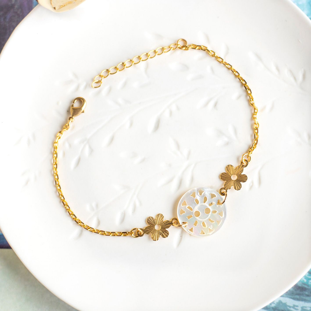 Bracelet bouton ouvragé en nacre