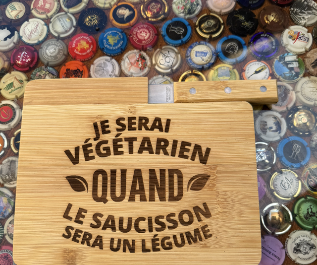 Planche avec couteau intégré 