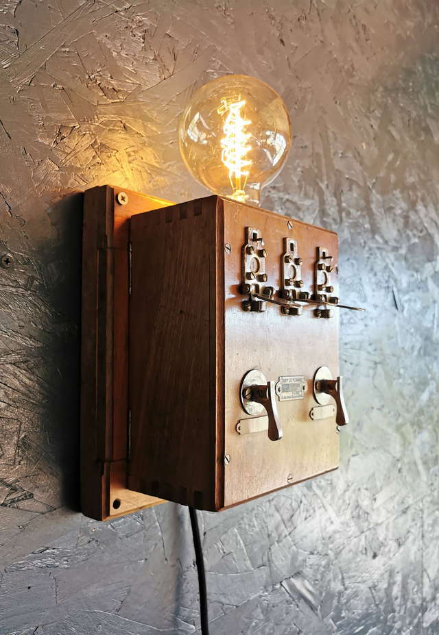 Applique murale lampe vintage standard téléphonique bois "Picart Lebas"