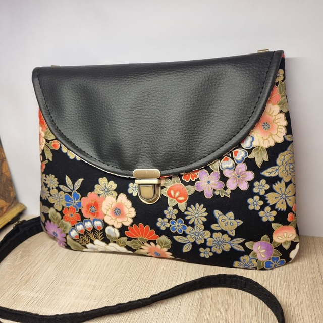 Sac pochette élégante "Kanako" noir doré & simili cuir noir