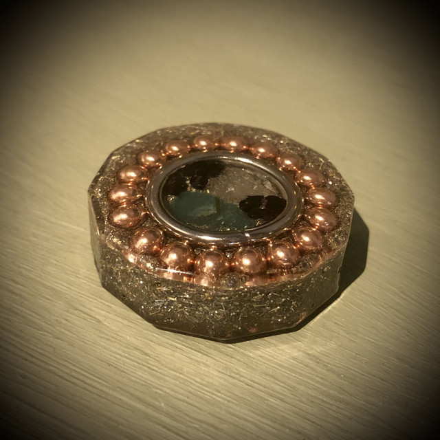 Pocket Orgonite with Clear Quartz, Green Agate and Black Tourmaline (12 sided)