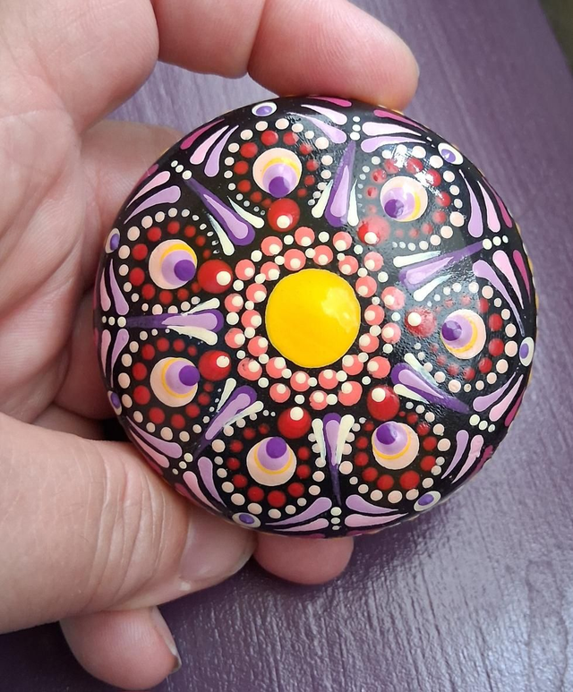 Galet en bois mandala 