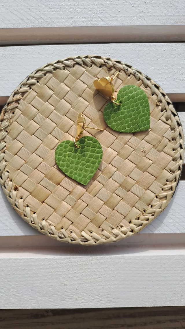 Boucles d'oreilles cœurs motif serpent 