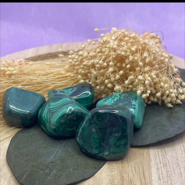 Pierre roulée Malachite  "Protection • Mobilité • Persuasion"