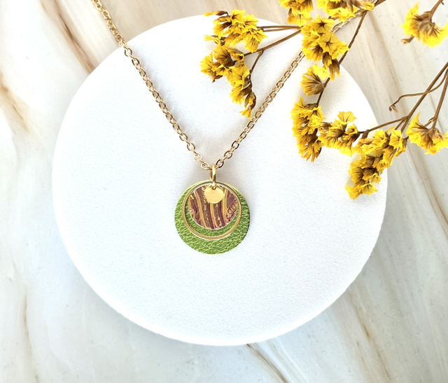 Collier ESSENTIEL Doré à l’Or Cuir Green Metallic Holographic