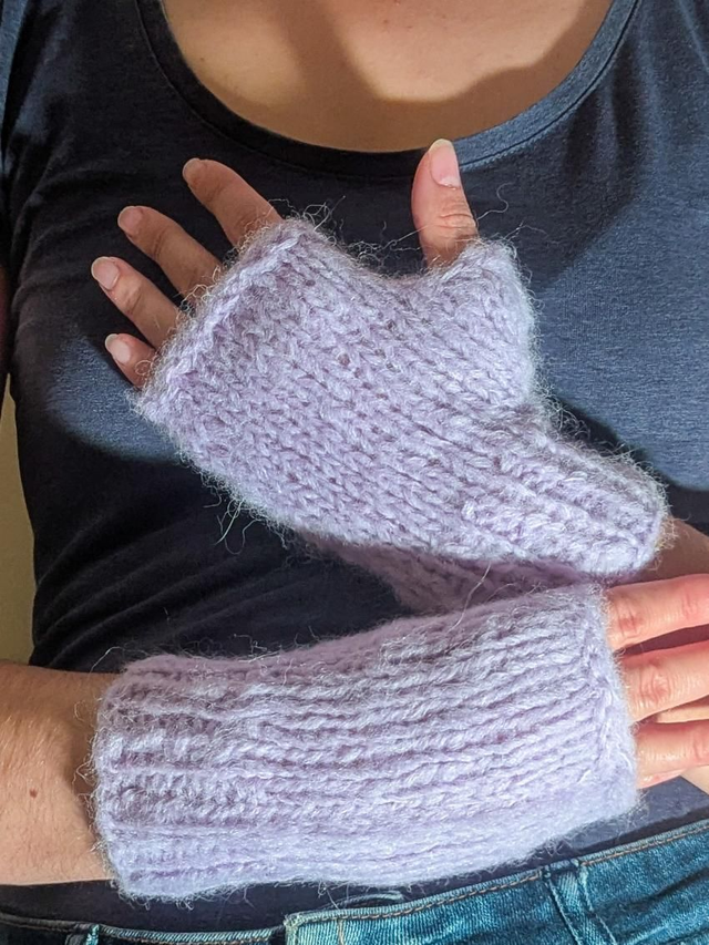 Mitaines lilas pastel  tricotée à la main en alpaga soie et mérinos 