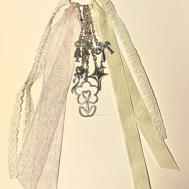 BS24 - Bijoux de sac avec cinq breloques 