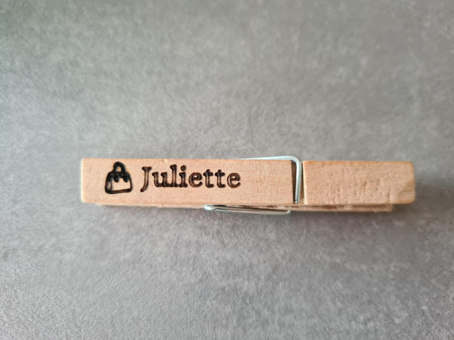 Marque place pince en bois 